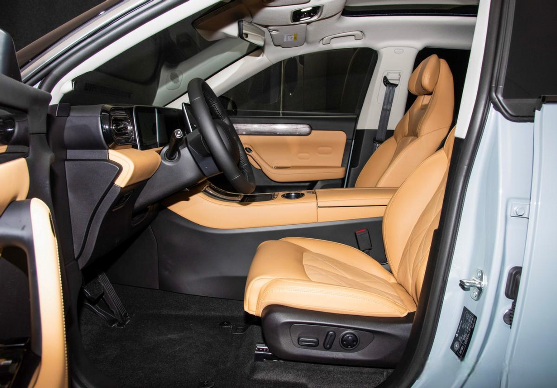 炎热夏季,热浪滚滚,选择零跑全新c11出门,更凉爽舒适吗?