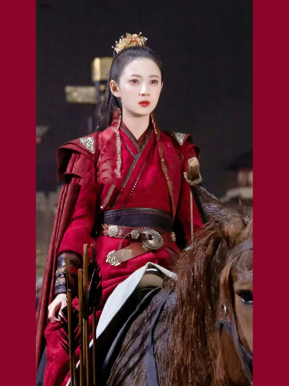 红衣95女将军好飒