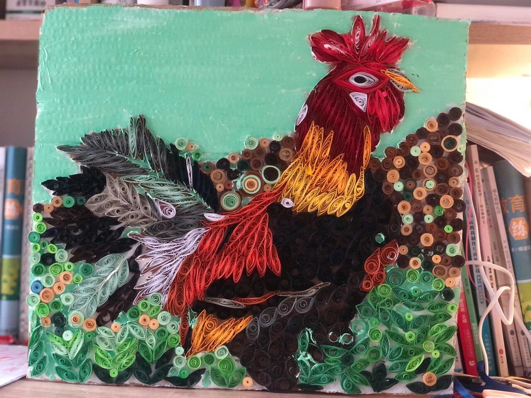 衍纸大公鸡 做不下去了,所以背景用颜料涂了.太累了01#衍纸
