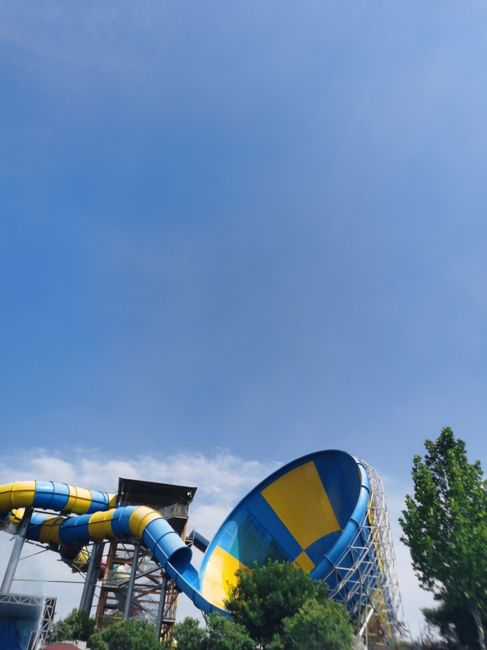 运城|热带风暴 玩了一下午,晒死了,回来一看都晒成红色了唉96,里面