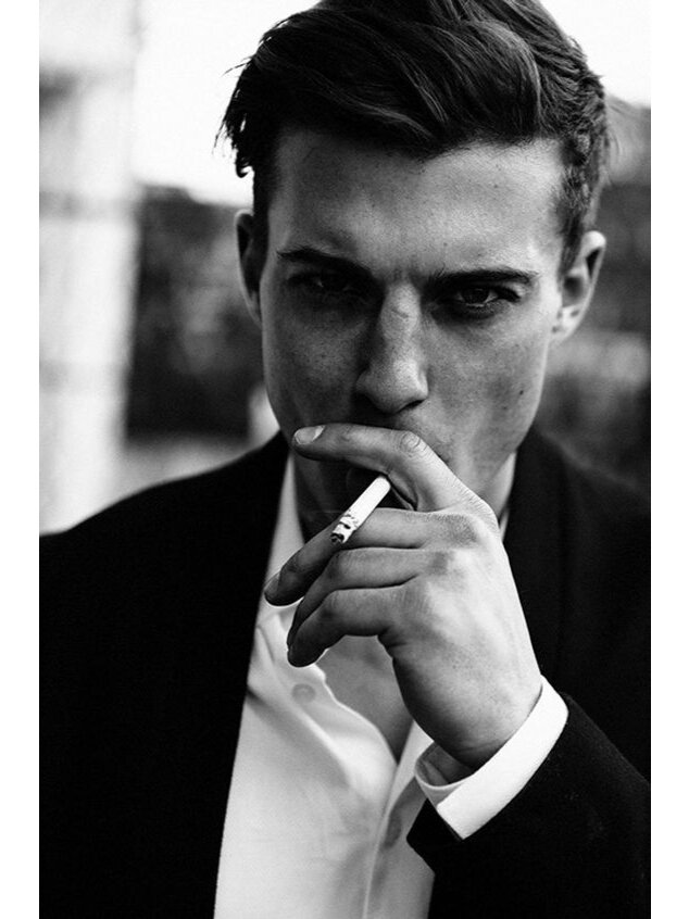 男士抽烟|人物抽烟半身绘画素材