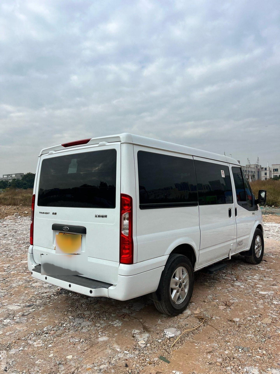 福特全顺2020年10座客车,柴油进口2.