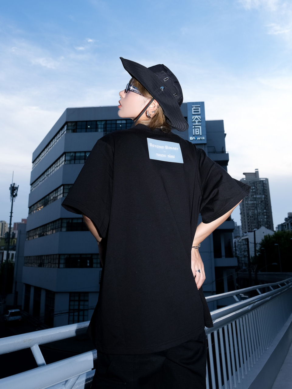 黑紫搭配真的是人间浪漫配色 紫色小心心加上十字架图腾7715 给人