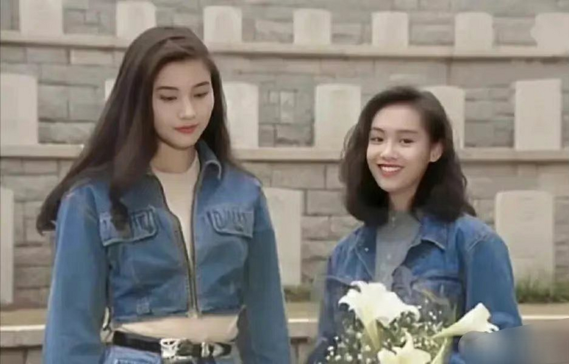 李嘉欣和朱茵感觉站在一起一个妩媚一个娇俏,养眼![期待]