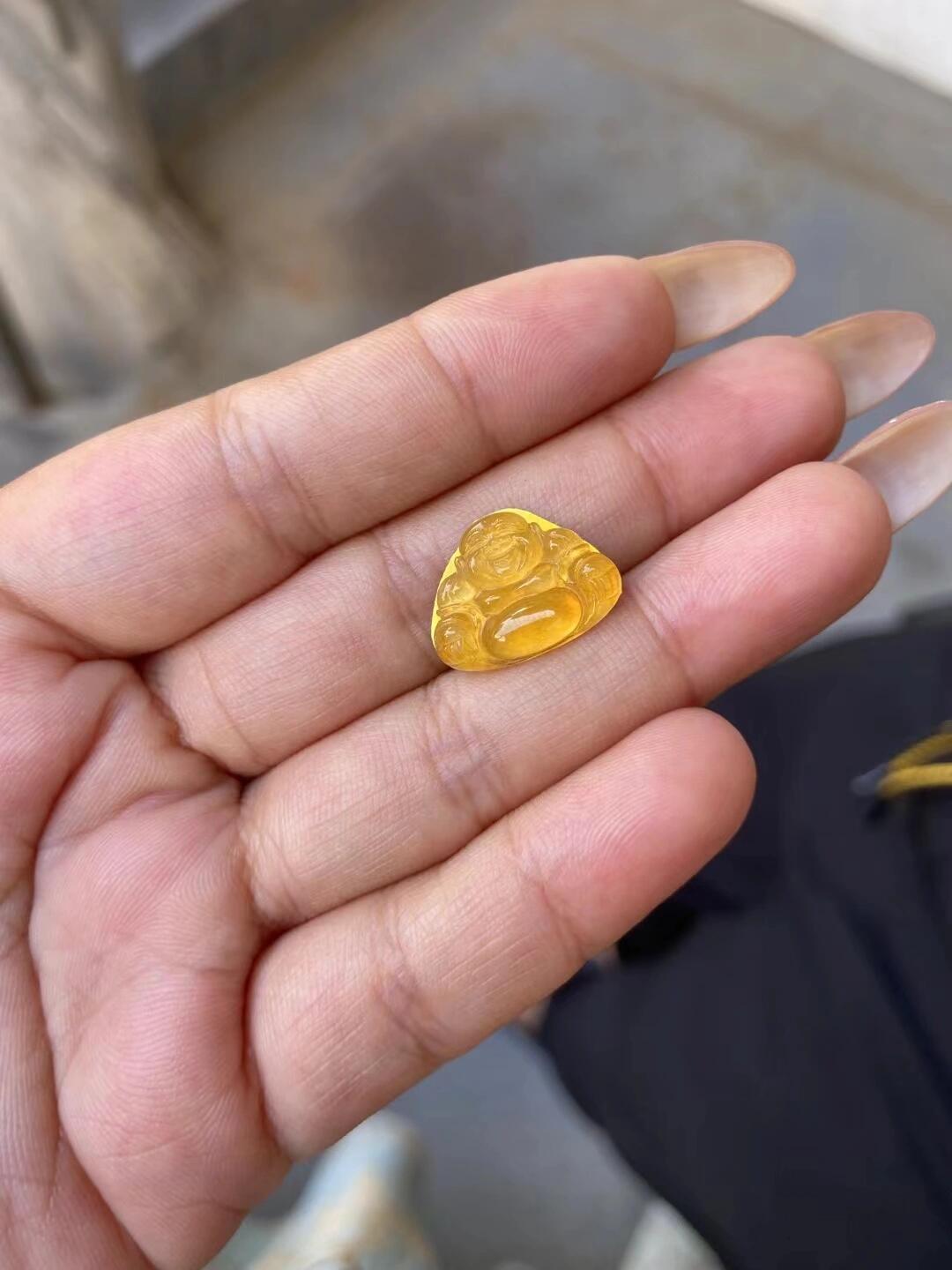 缅甸翡翠黄翡价值最低吗(缅甸翡翠黄翡价值最低吗多少钱) 第2张