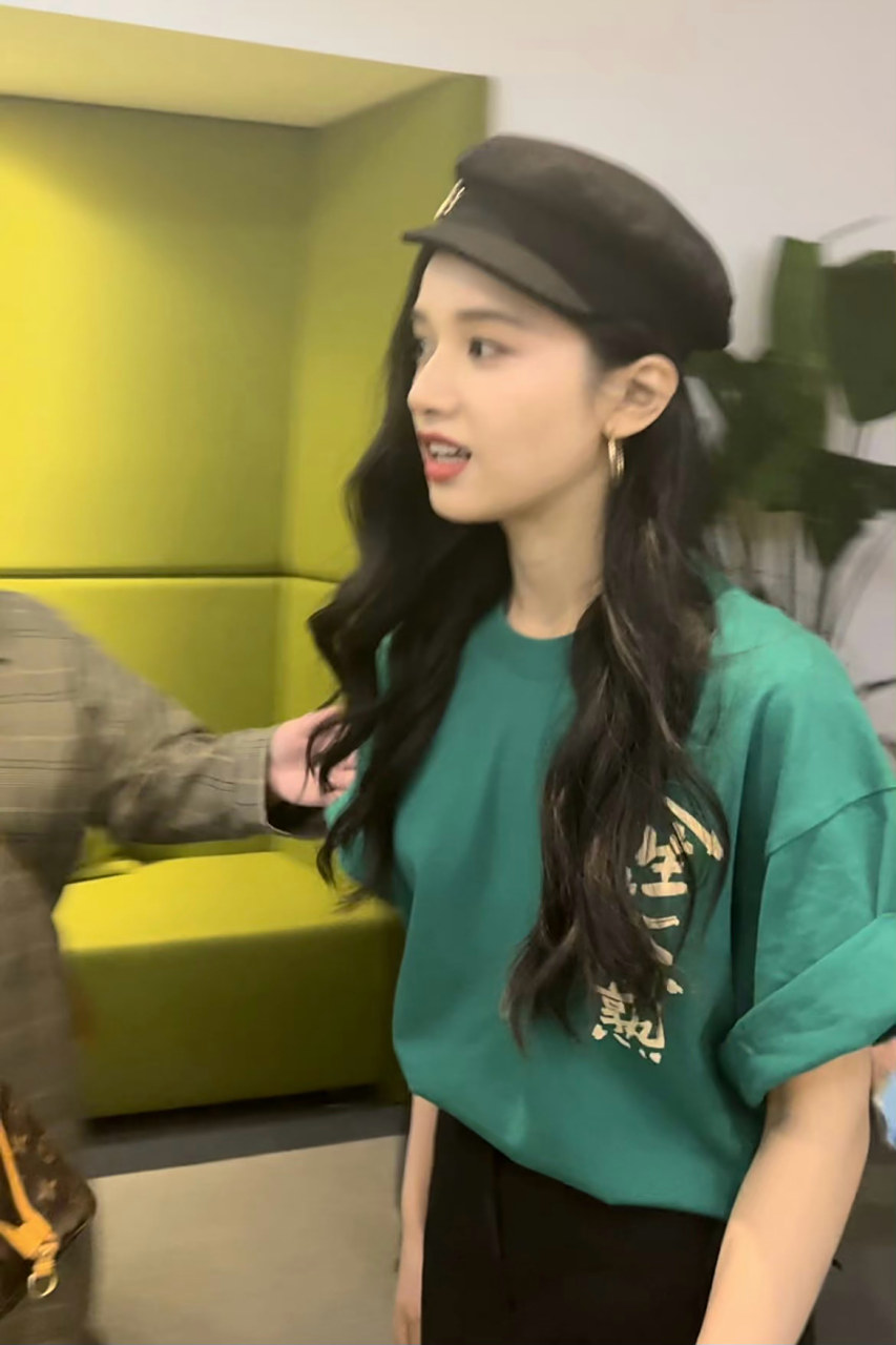 好优越的侧脸0000  #张婧仪扫楼生图