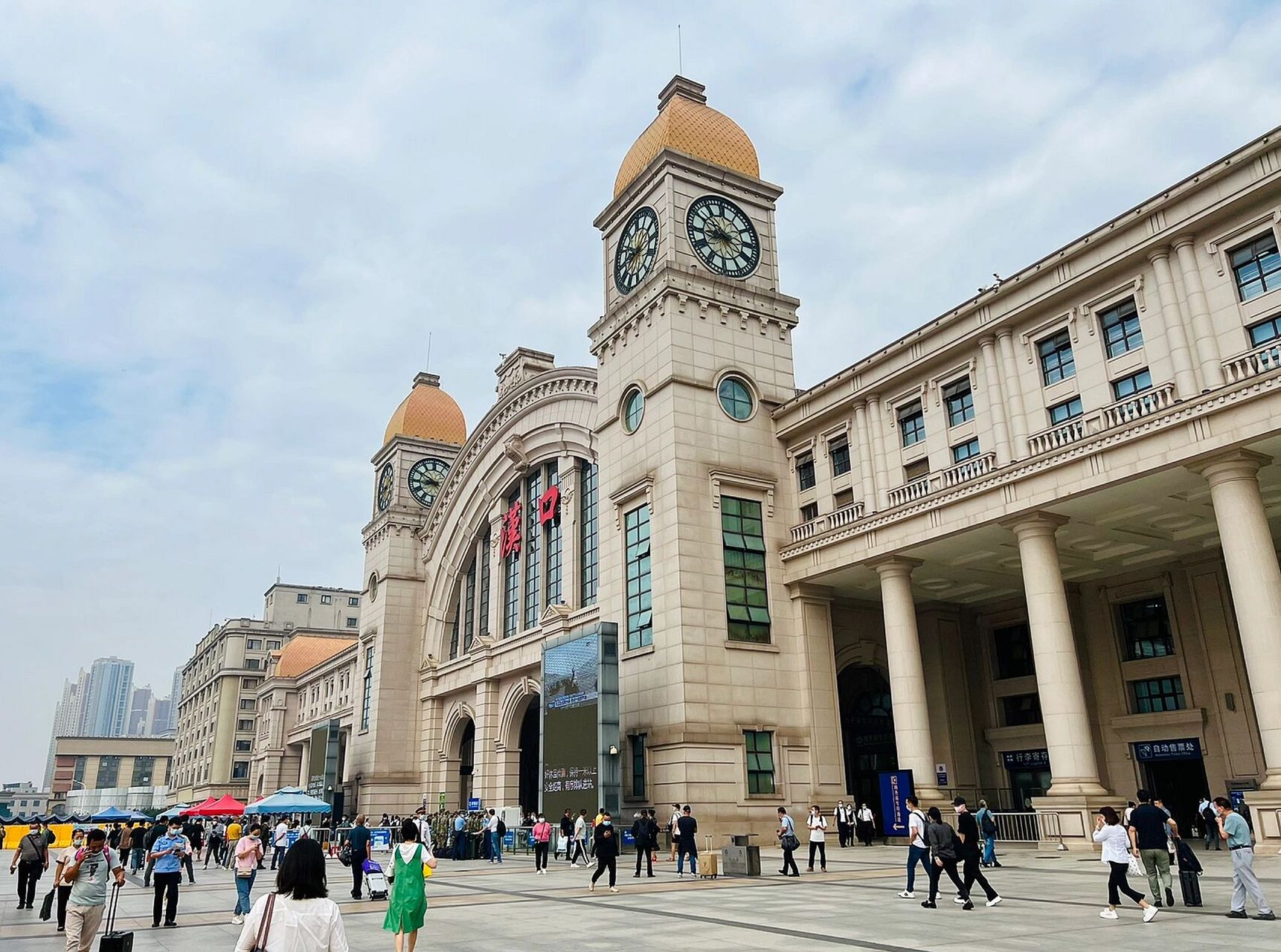 火车站  汉口站(hankou railway station),位于中国湖北省武汉市江汉