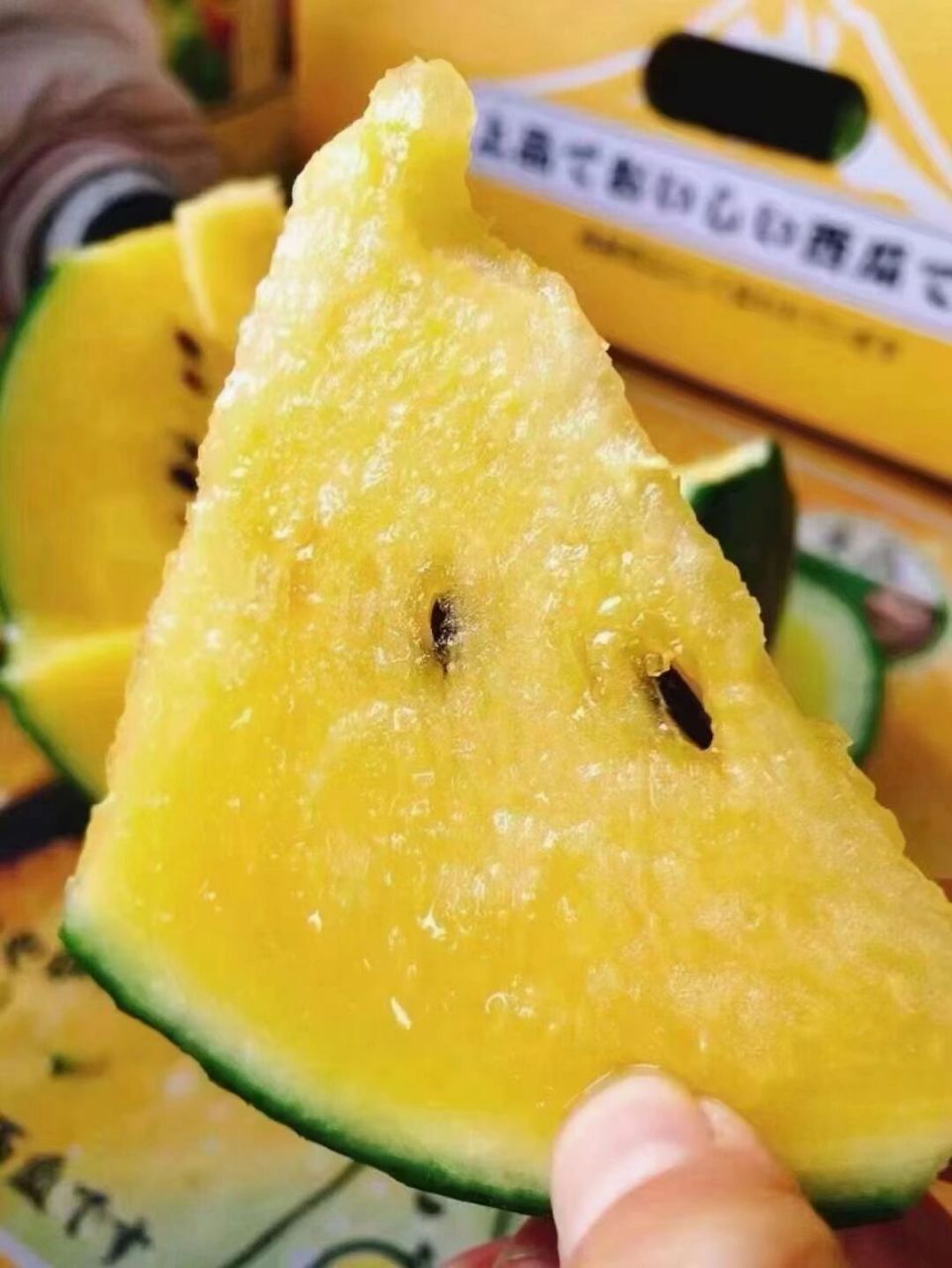 冰淇淋西瓜,瓜皮很薄,口感生脆 冰淇淋西瓜,热卖款 瓜皮很薄,口感生脆