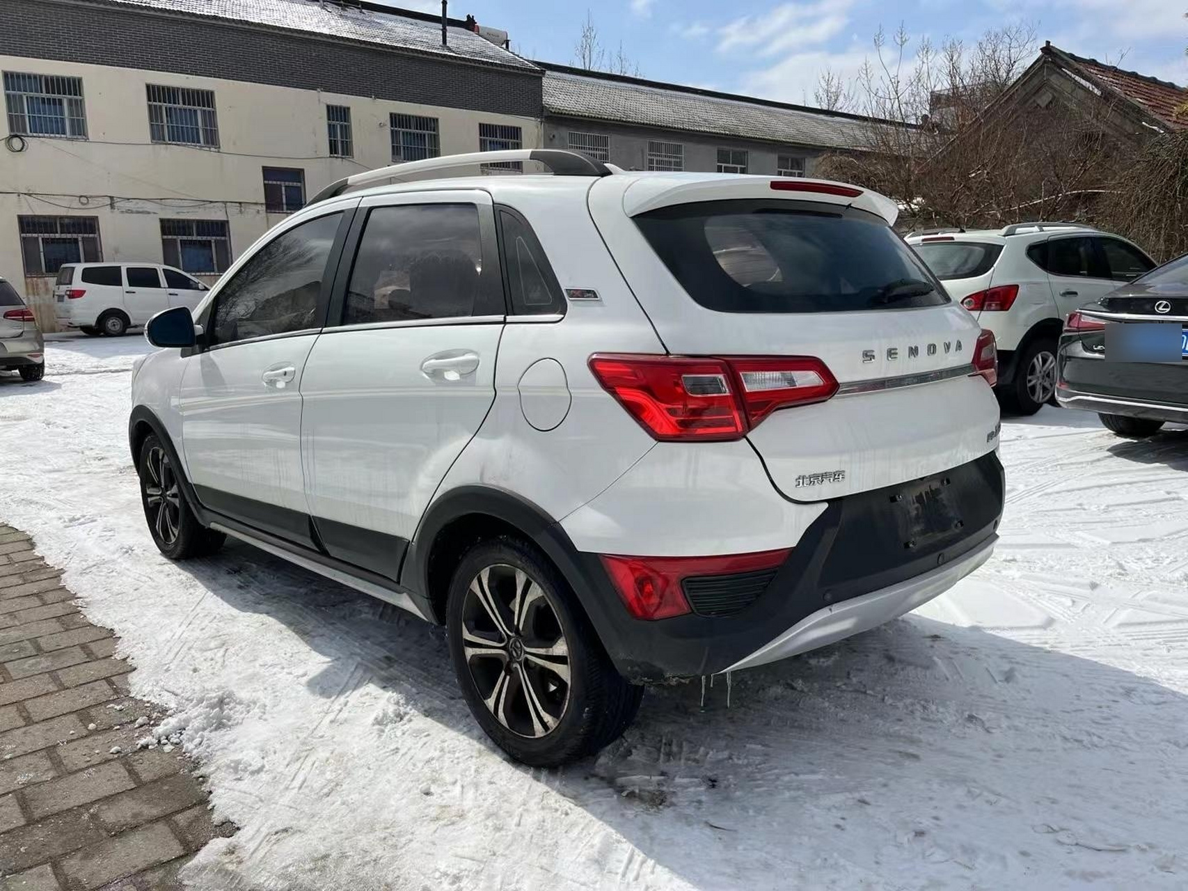 北汽绅宝x25 自动高配 双拼色内饰 多功能按键 真皮座椅 小型越野suv