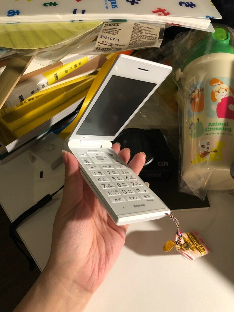 还是没忍住买了台翻盖手机 老板推荐下买的京瓷501kc 除了不能连wifi