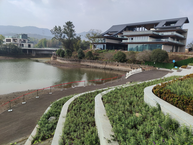 重庆市沙坪坝区曾家镇莲花湖