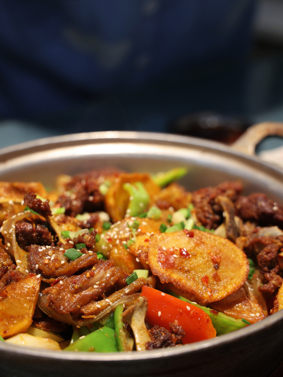 西宁美食丨连姚晨都忍不住来两次的炕锅羊肉 「尕张娃烤肉」 又双叒叕