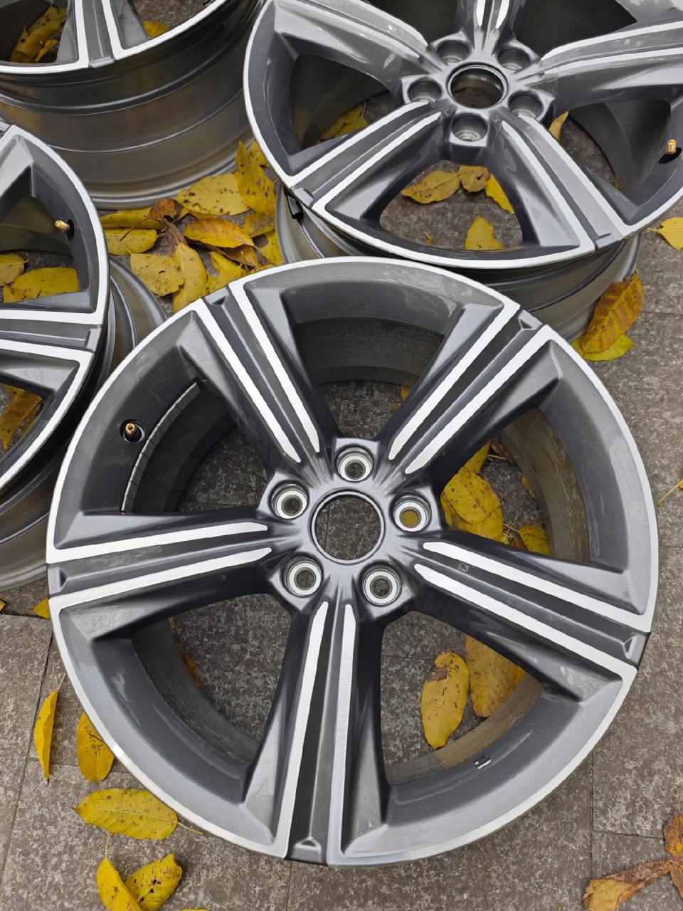 最新款本田十一代雅阁原装高配18寸轮毂 .