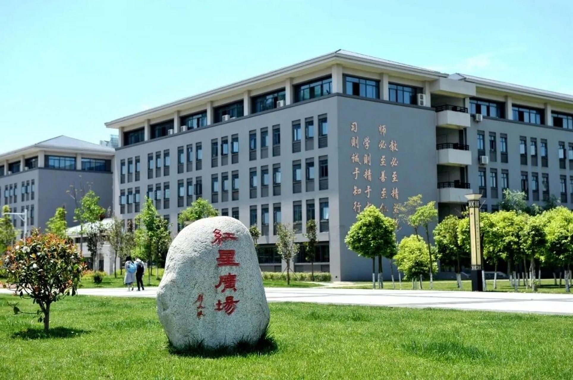 成都医学院 成都医学院是四川省人民政府举办的全日制普通高等医学