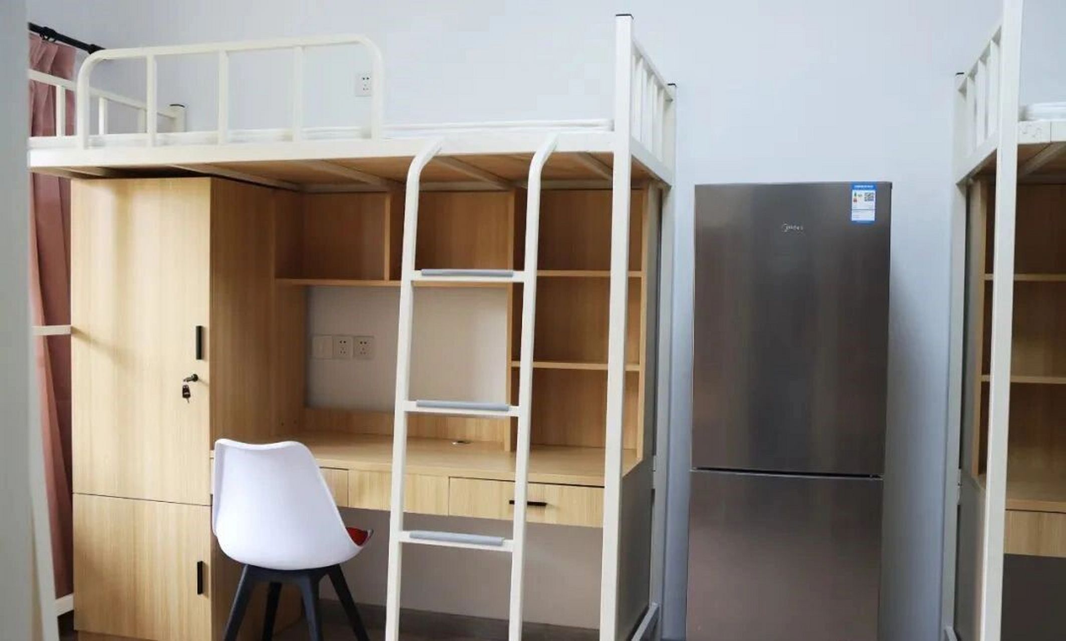 忻州师范学院宿舍 让大家了解一下学校宿舍实行公寓化管理,分六人间和