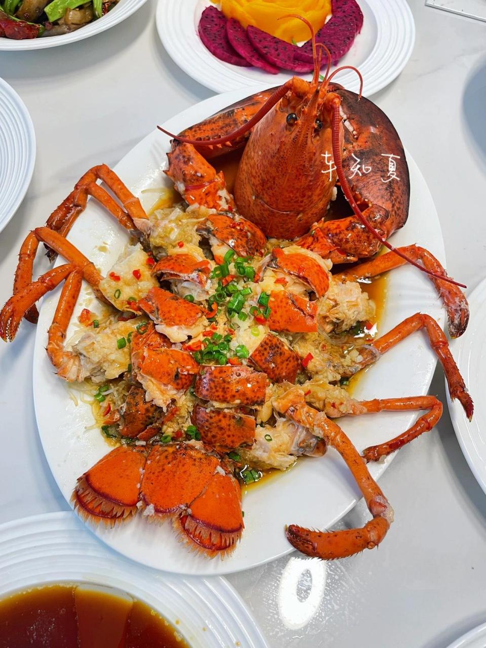 救命,波士顿龙虾这样做也太好吃了吧 蒜蓉蒸波士顿龙虾的教程来啦