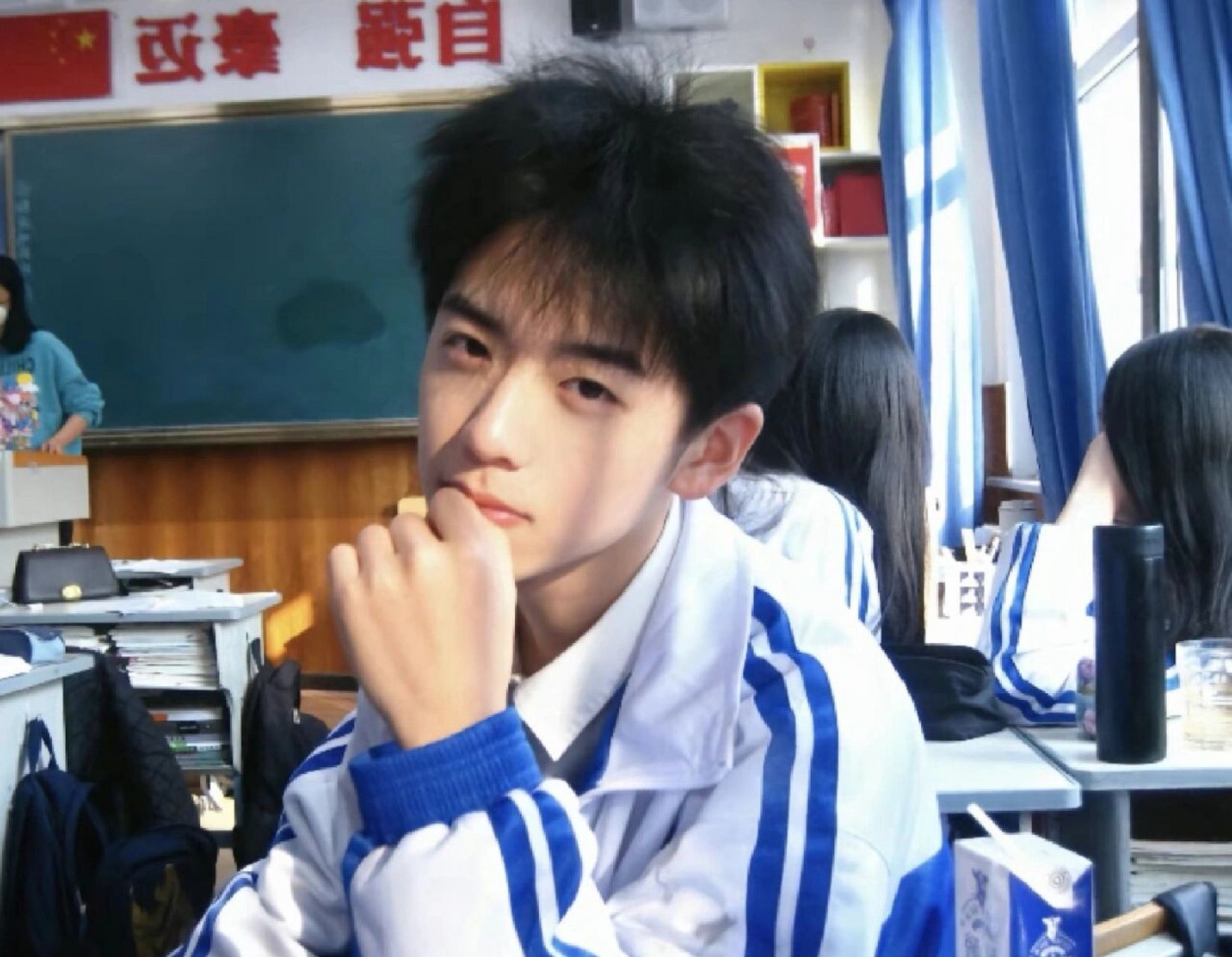 阳光 校服 背影 下课 黄昏 青春 邢晏铭