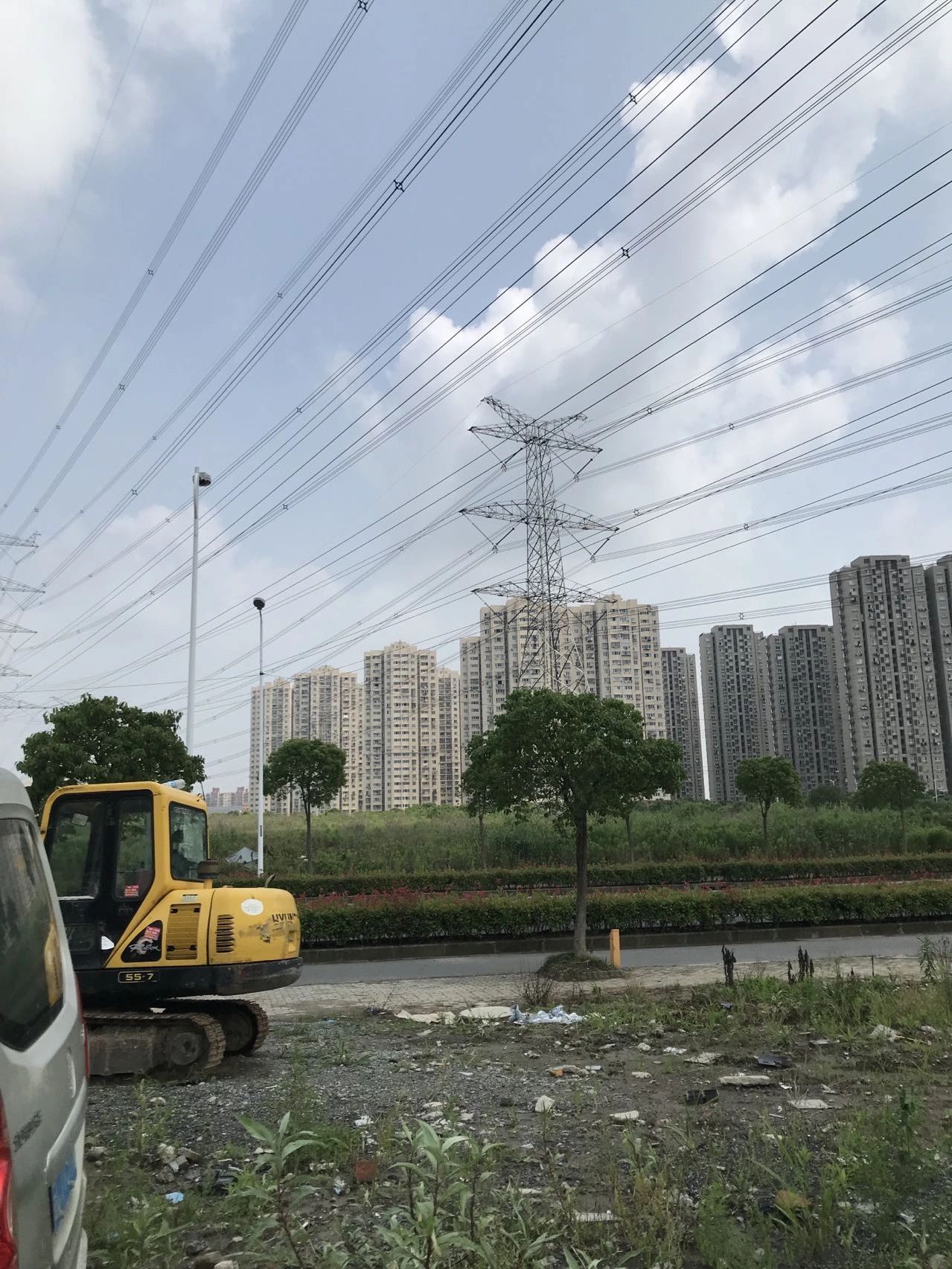 请问小区旁边有高压线影响健康吗