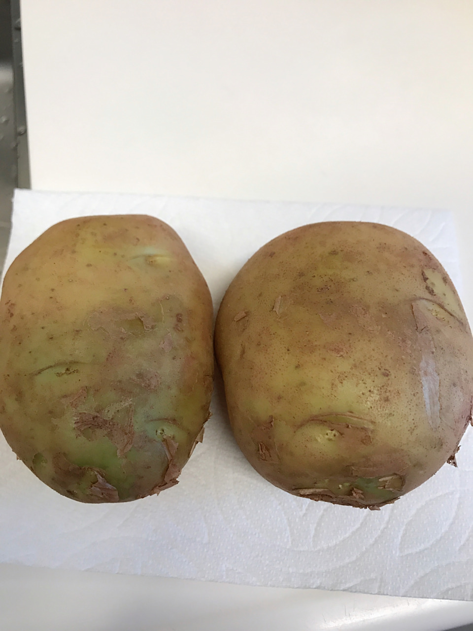 土豆表皮发青可以吃吗? 土豆表皮发青可以吃吗?