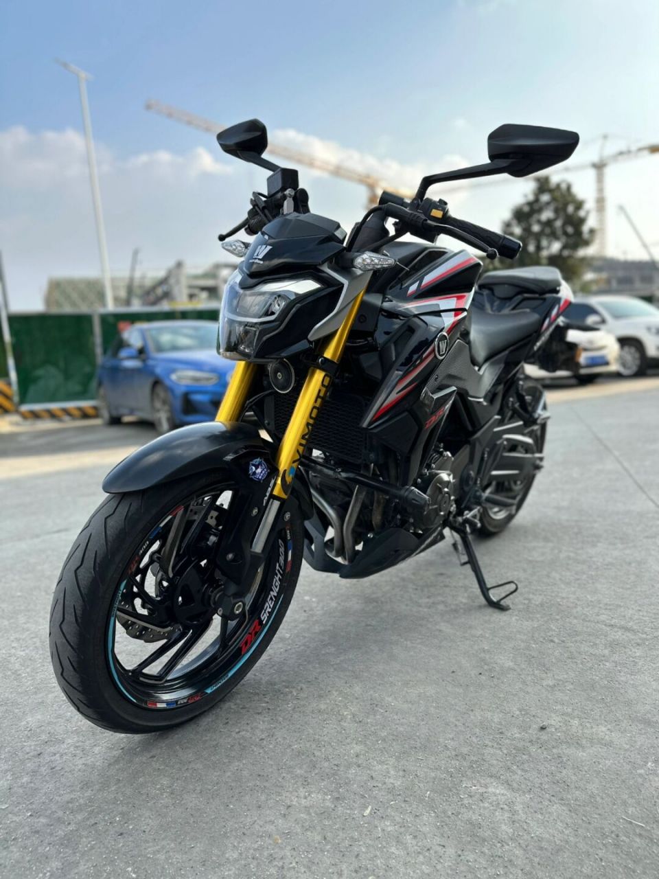 豪爵dr300 21年4月豪爵dr300,手续正规齐全,车况层色巴适,小跑五千多