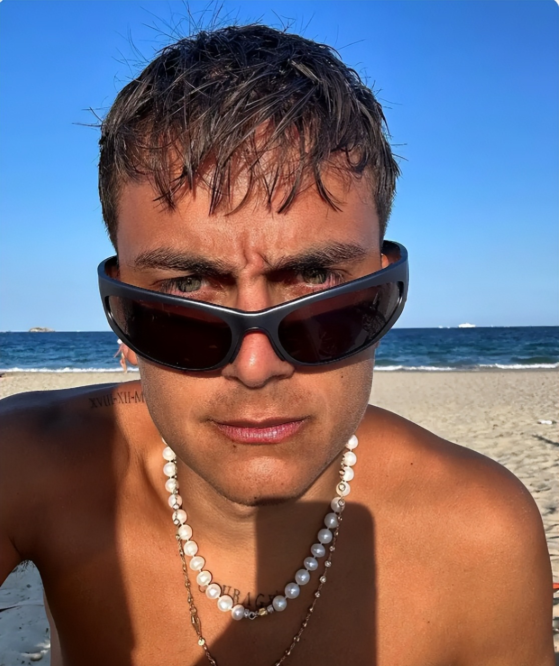 o妹在ins上给小迪加油,戴墨镜的足球运动员奥莉安娜·萨巴蒂尼迪巴拉