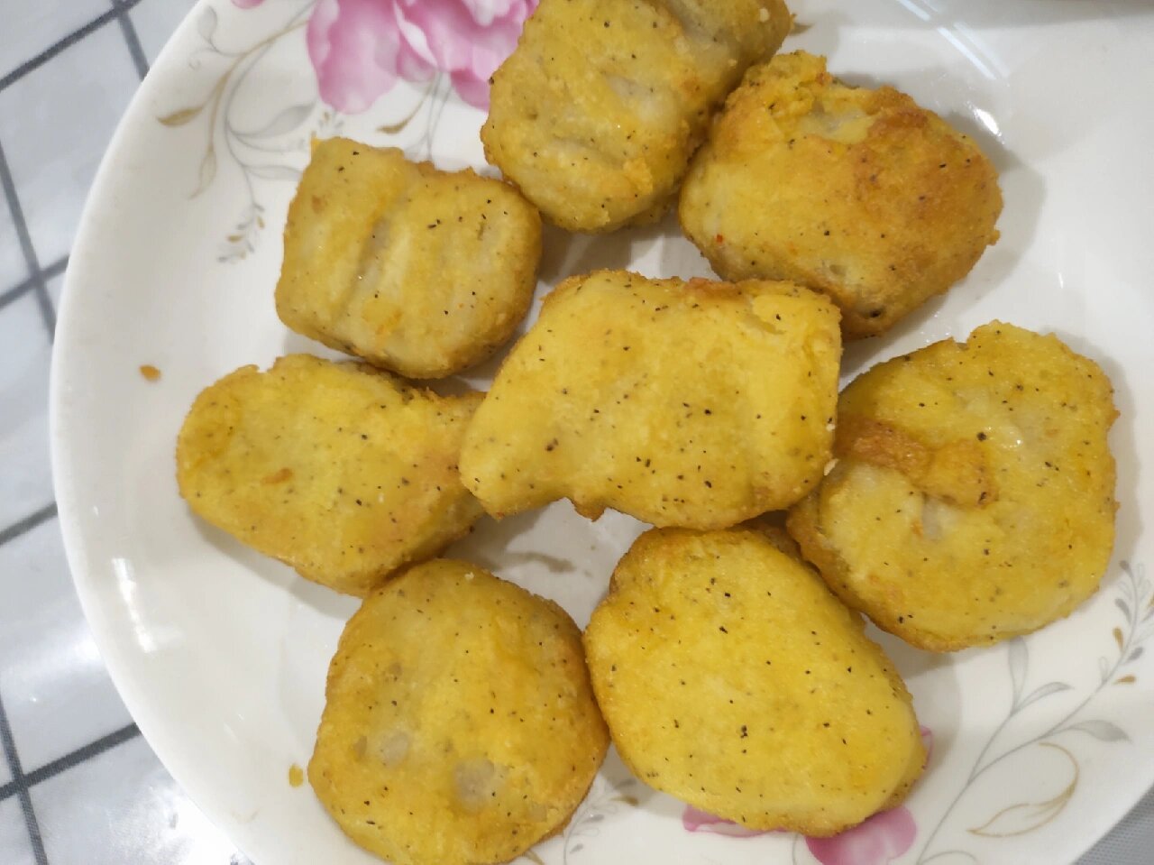 空气炸锅薯乐鸡块 第一次用,买的正大的鸡块,味道还不错