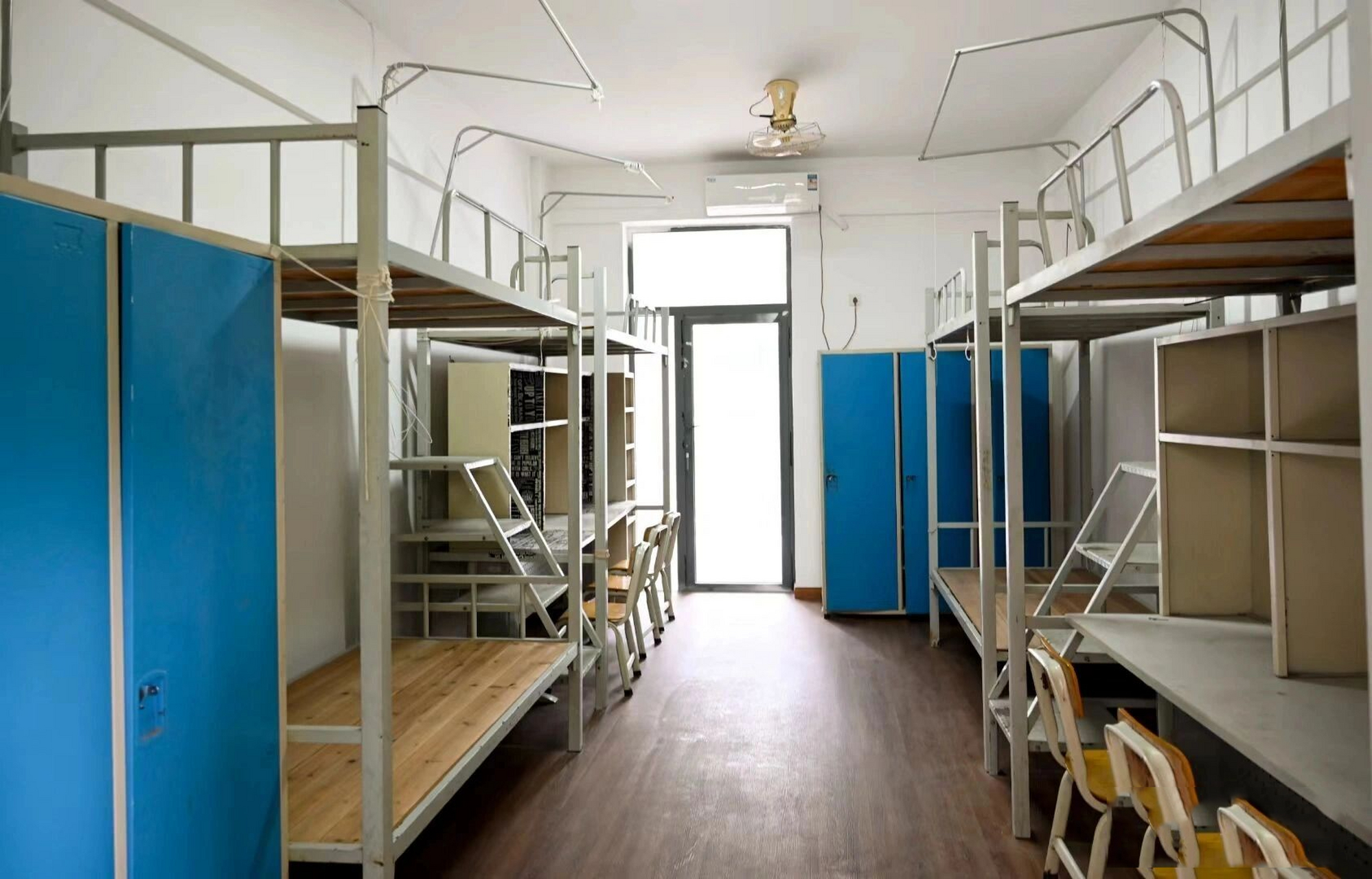 南昌航空大学科技学院宿舍 大一新生不出意外的话就是4人寝,宿舍有