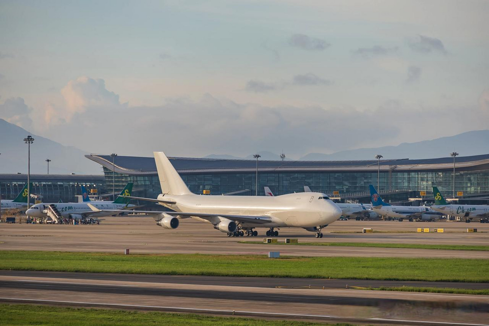 秋日生活打卡季宁波栎社国际机场  卡利塔航空大白鹅b747-400f,编号n