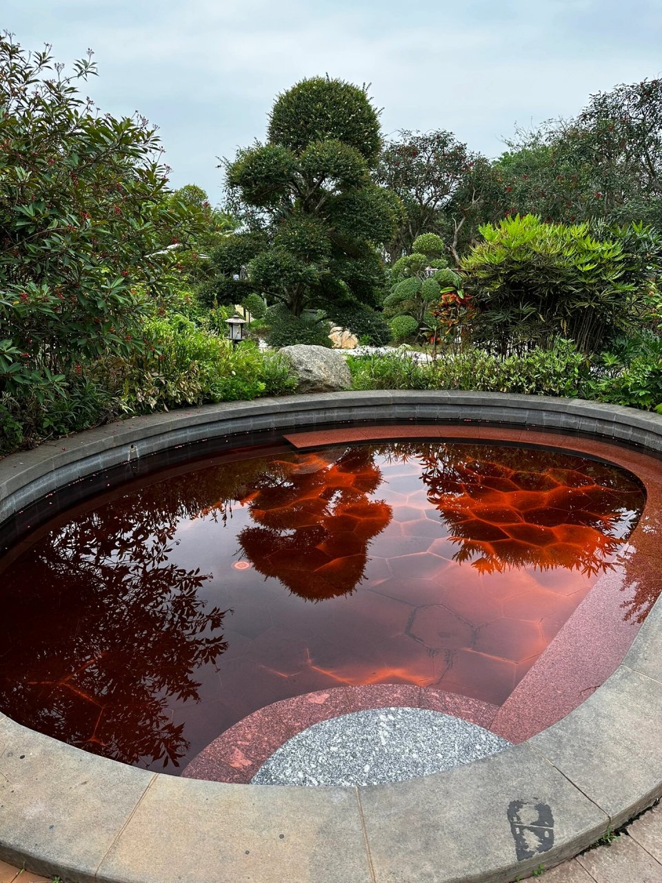 海花岛的五国温泉城,泡了三个0505,性价比还是超高的……还是比较