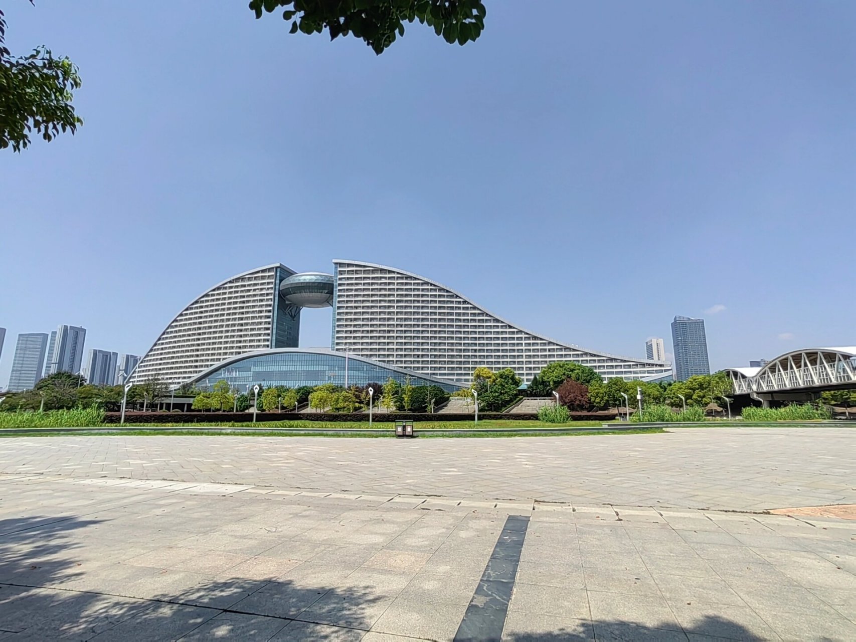 漫步杨泗港江滩公园  周末的杨泗港江滩公园也挺安静的,可能阳光过于