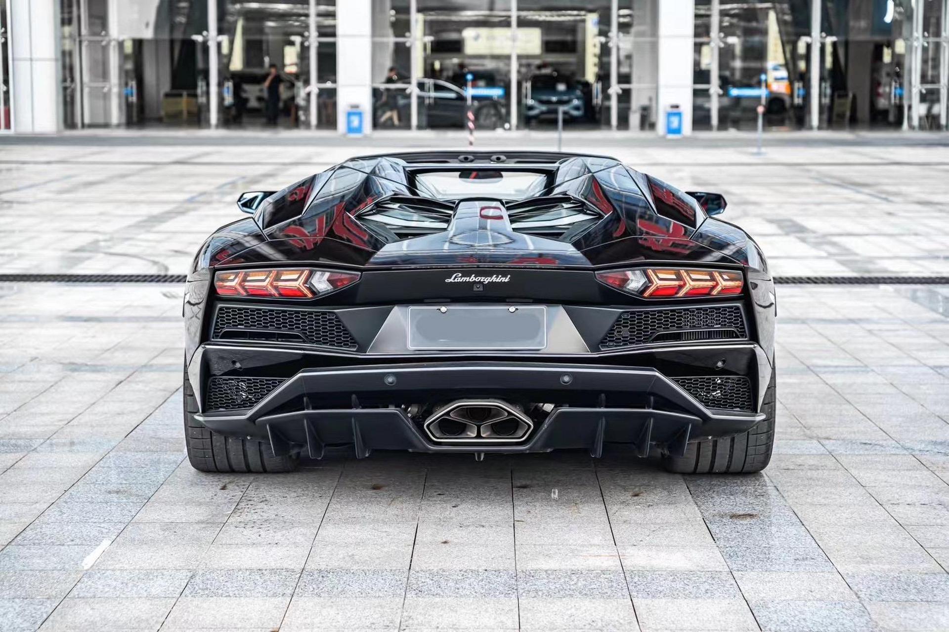 19年 上牌 兰博基尼lp740-4敞篷 ,订制油漆,舒适包.