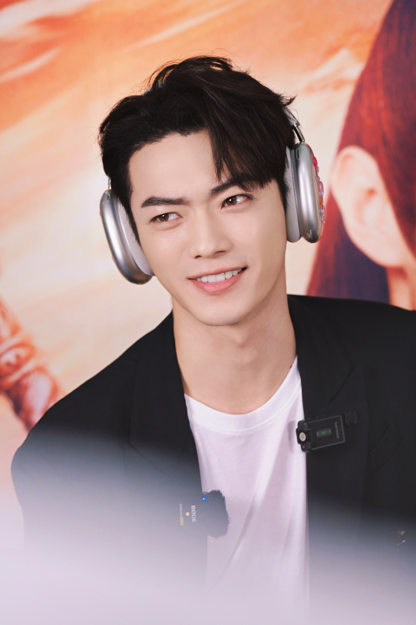 许凯新浪扫楼# xk#许凯东伯雪鹰喊你来许愿#  今日份靓仔上线,我们家