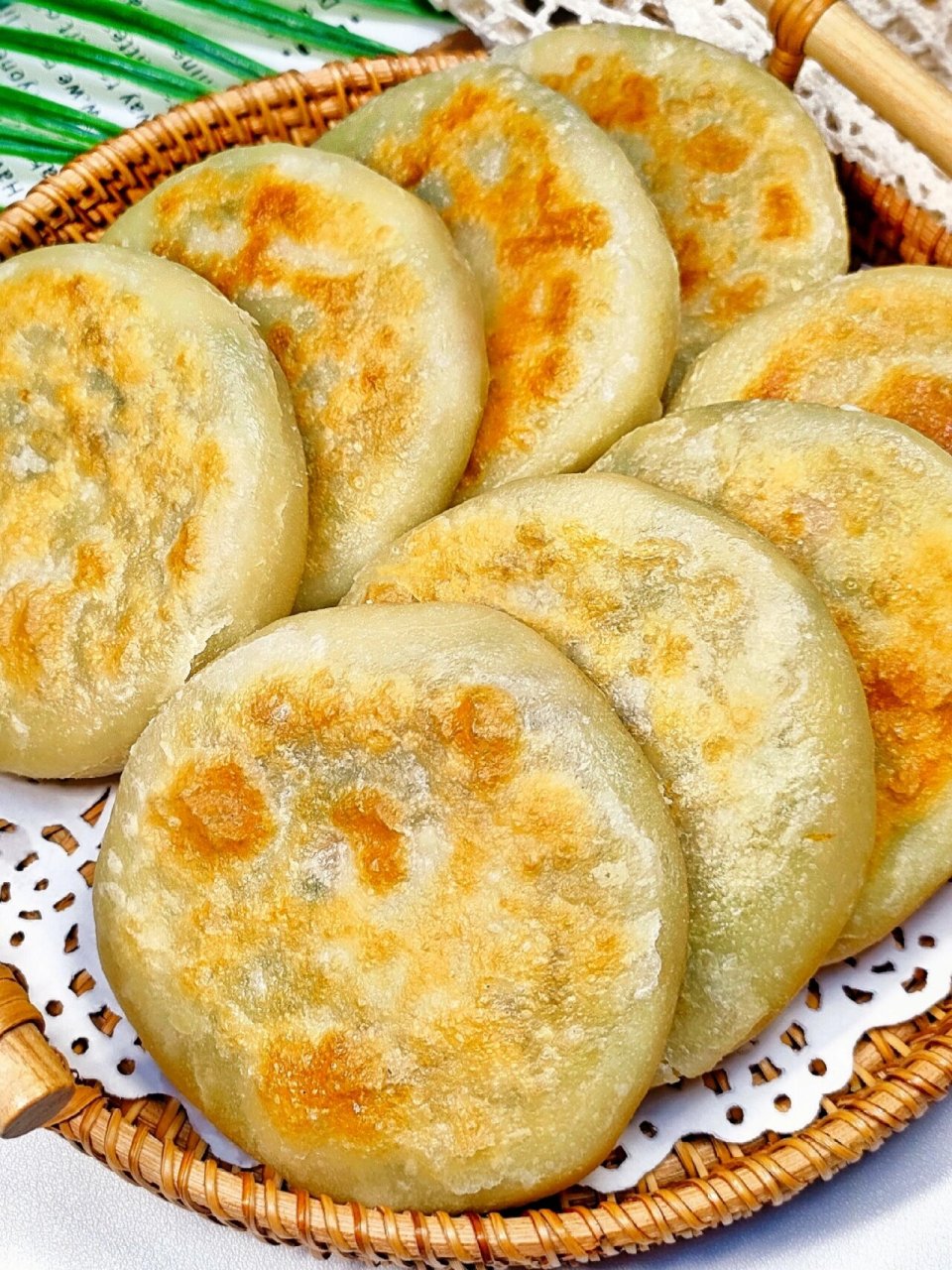 薄皮大馅超好吃6015 91今天分享韭菜鸡蛋粉条馅饼的家常做法,不