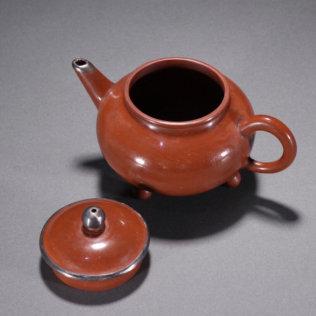 【紫砂包银茶壶】【孟臣款】 孟臣款 紫砂包银茶壶.