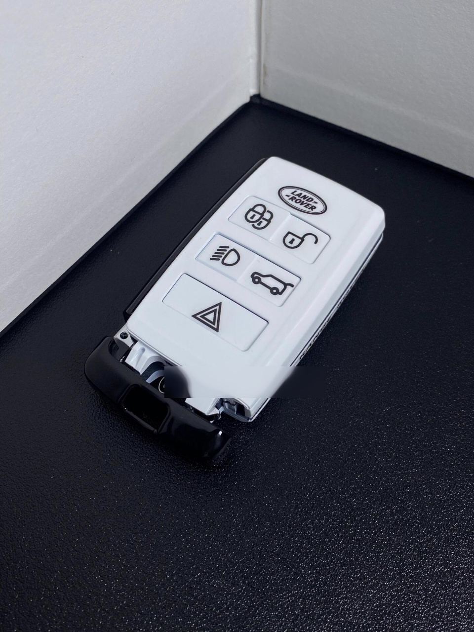 搭配极简白色系,简单帅气～  车钥匙涂装 路虎 路虎揽胜 路虎揽胜运动