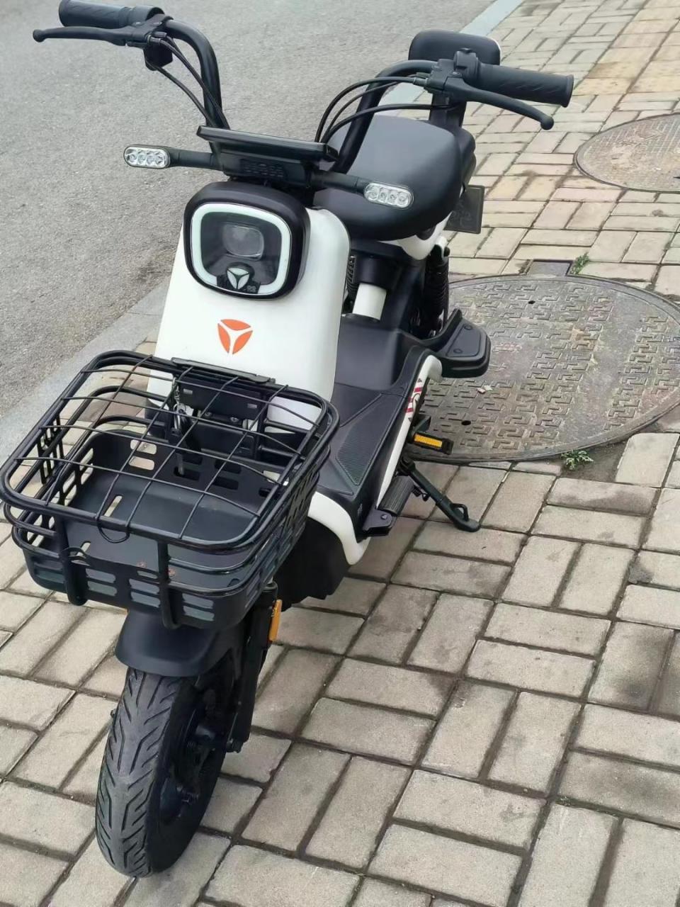 雅迪冠能版速迈一台,6023石墨烯电池保好,续航70多公里左右,要好车