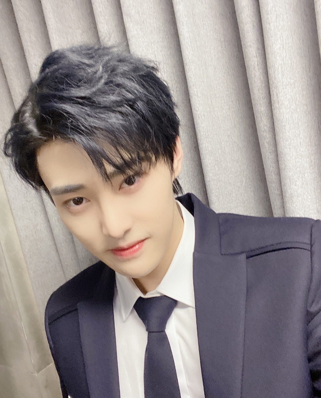 娱乐最前沿# 4月20日,unine组合@unine官号 成