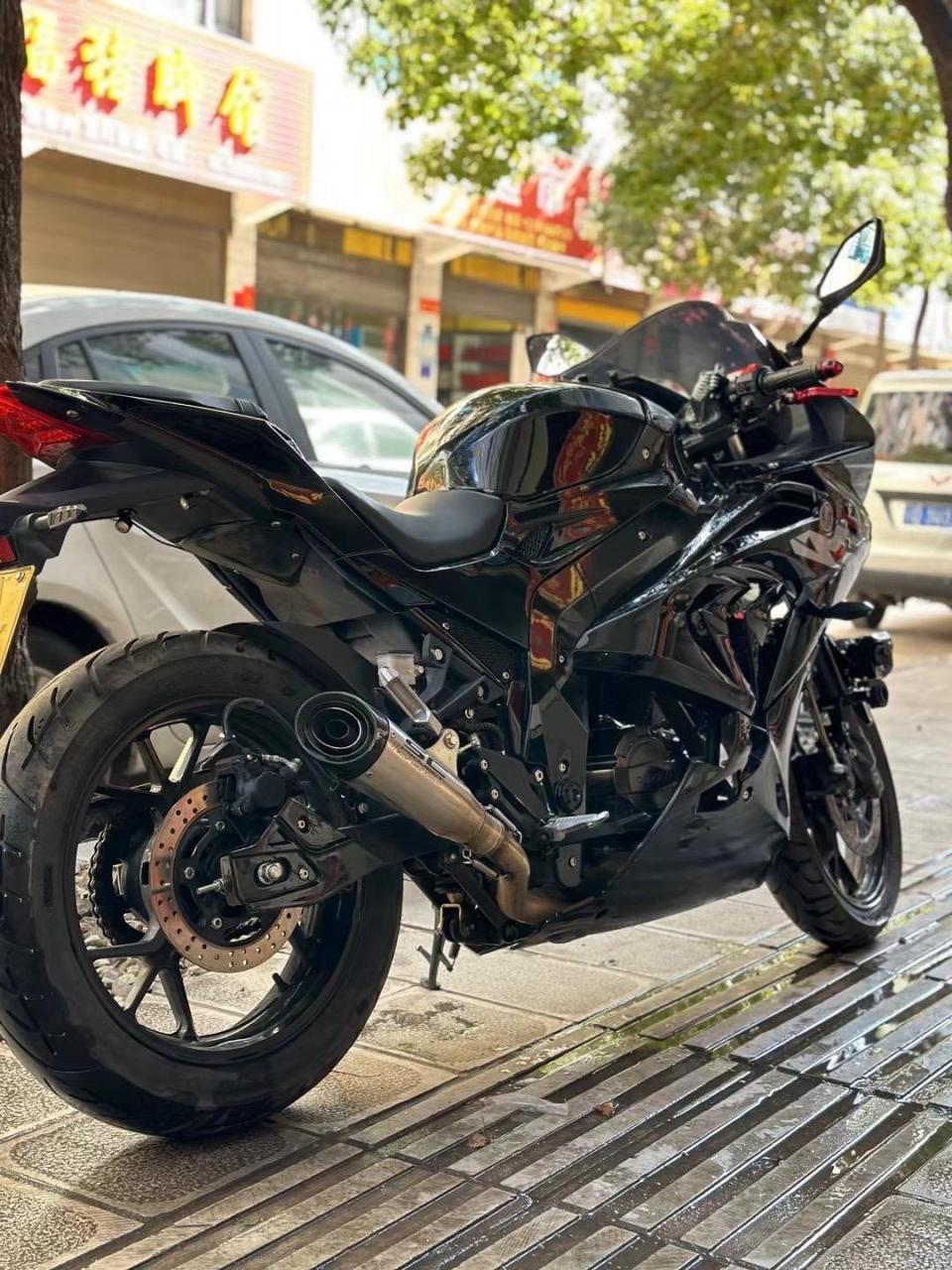 新到22年宝雕200cc 小跑几千公里 成色如图 车况可以 手续齐全 必须