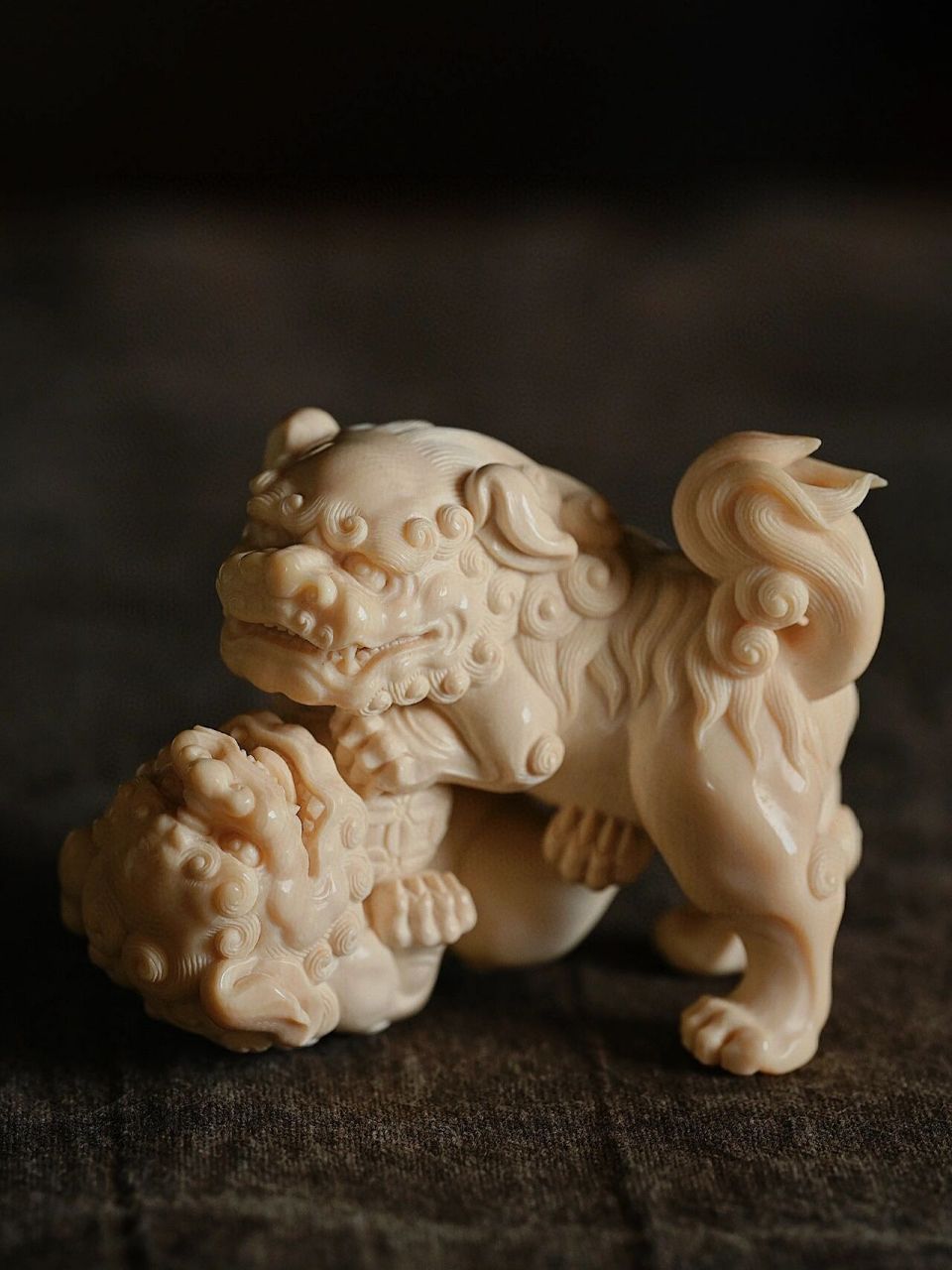 我也不想这么帅的啊,可是实力不允许咱低调 猛犸|精工·双狮戏球 择料