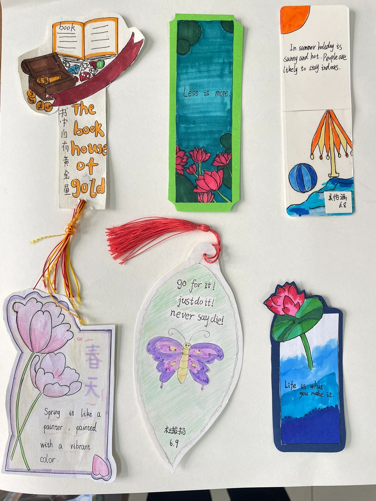 小学英语特色作业 这是小学高年级制作的书签和低年级做的拉画,励志与