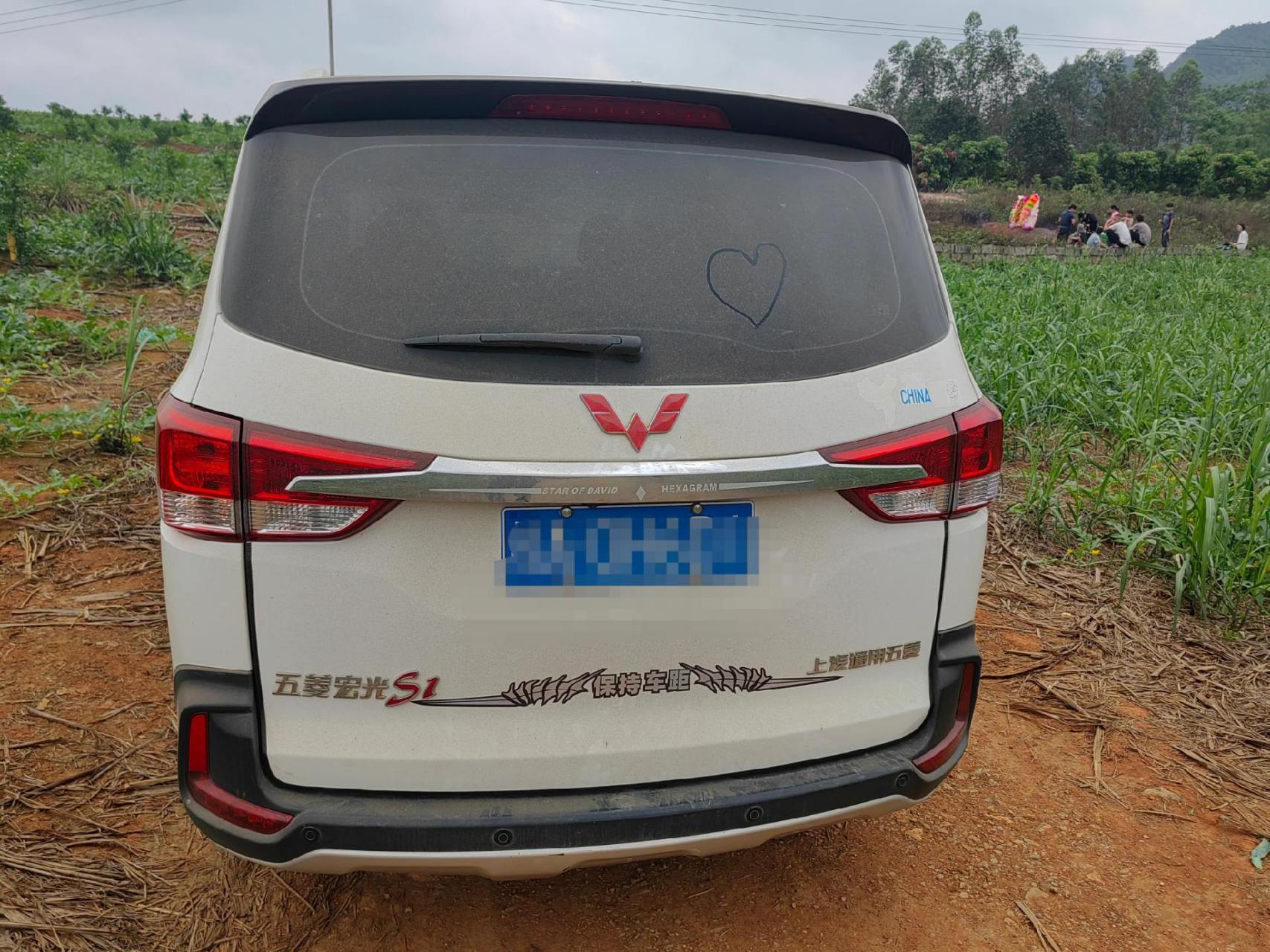 代友转让17年五菱宏光s1高配,正常行驶68000公里.价格3.