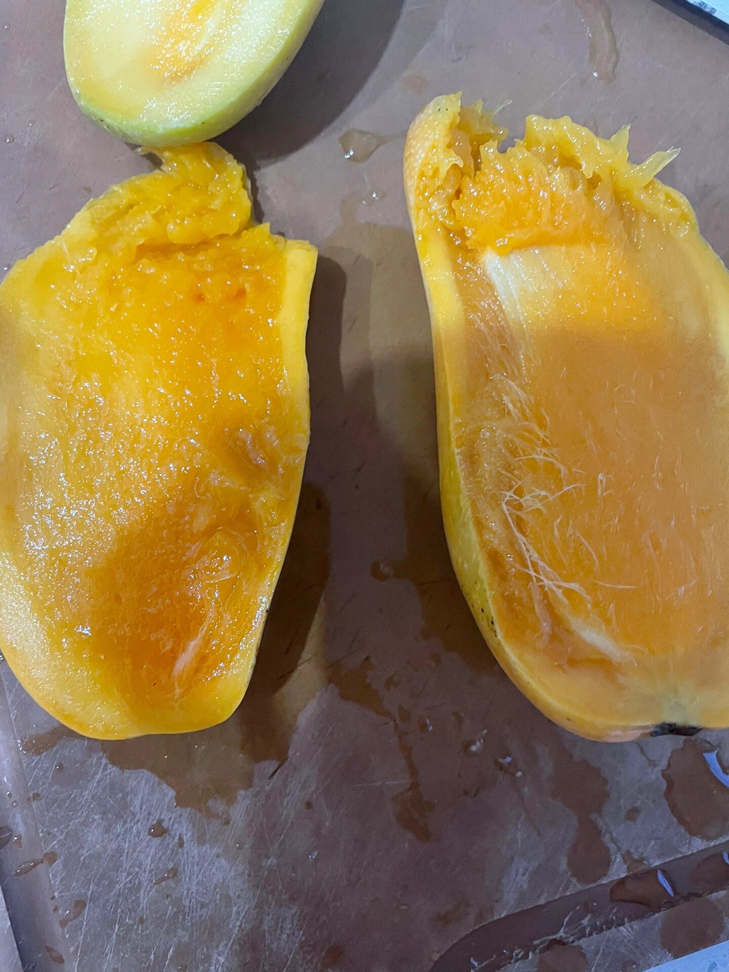 芒果切开这样是坏了吗