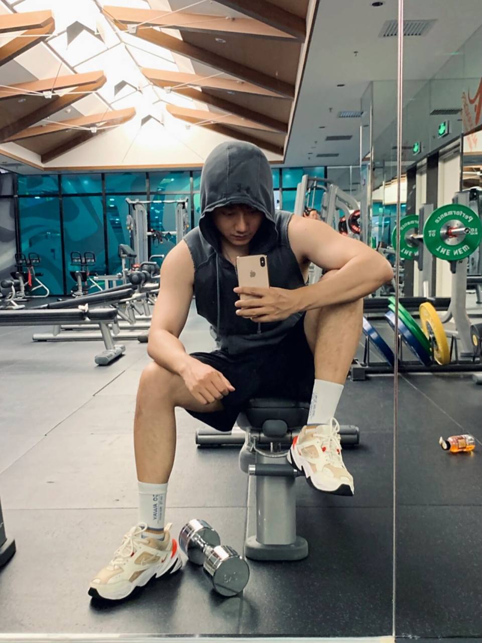 健身房男生拍照攻略(多图女生勿进) 首先明确为什么要在健身房拍照,最