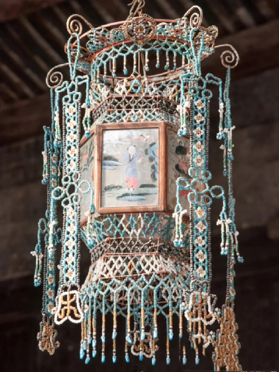 大家好,最近卢宅珠灯惊艳了世人,很多人想要挑战这个珠灯,我也是浦行