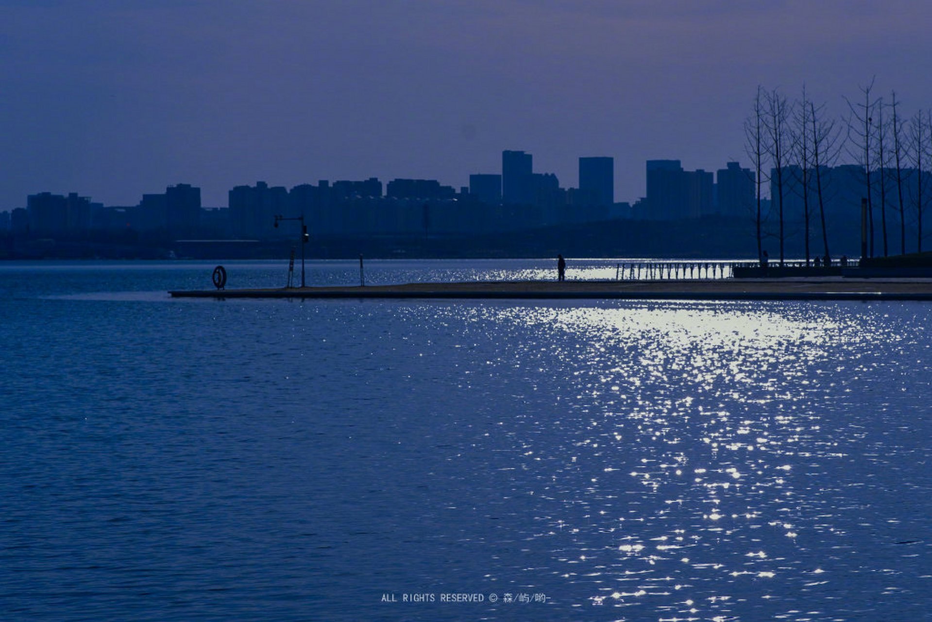 克莱因蓝加莫奈灰的浪漫.