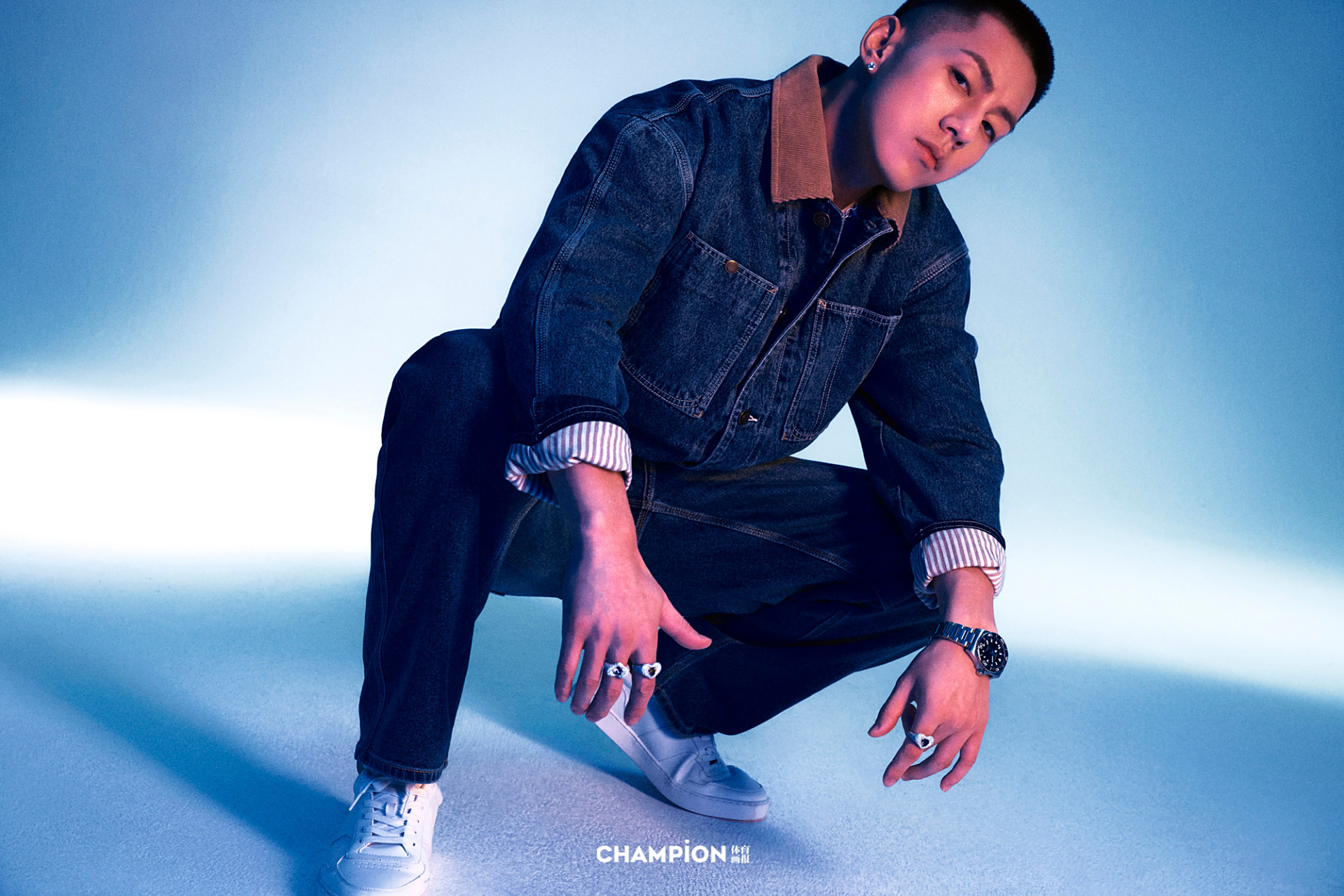 卡斯柏 短寸好有性张力啊谁懂[舔屏]穿着无袖露出结实流畅的肌肉