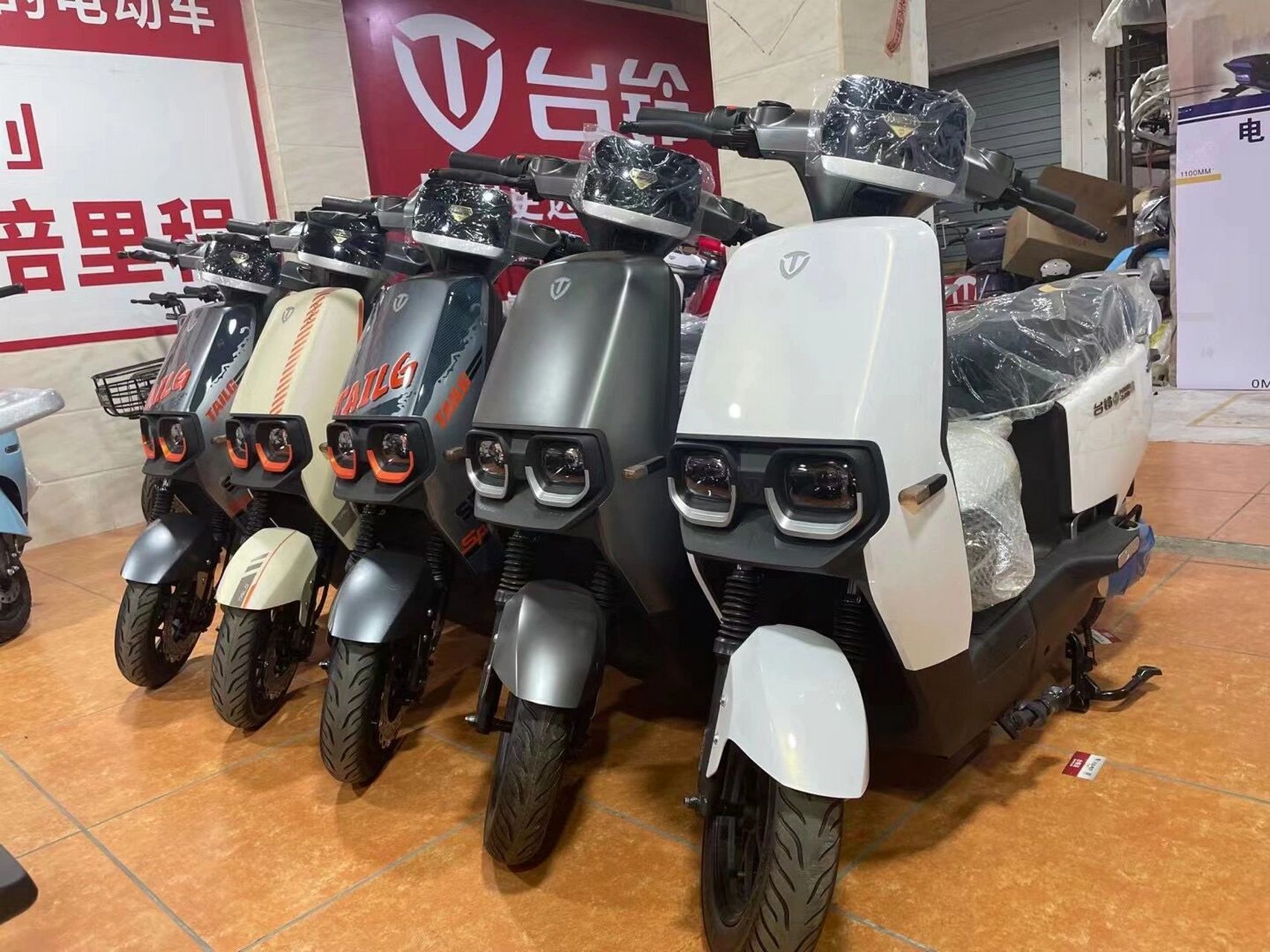 台铃电动车 性价比之王台铃赤兔    人中吕布   马中赤兔 采用4.