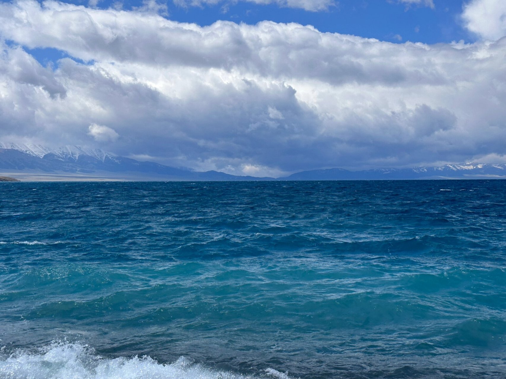 赛里木湖实况图 肉眼比图片美一万倍 无滤镜 无参数修改 原图直出