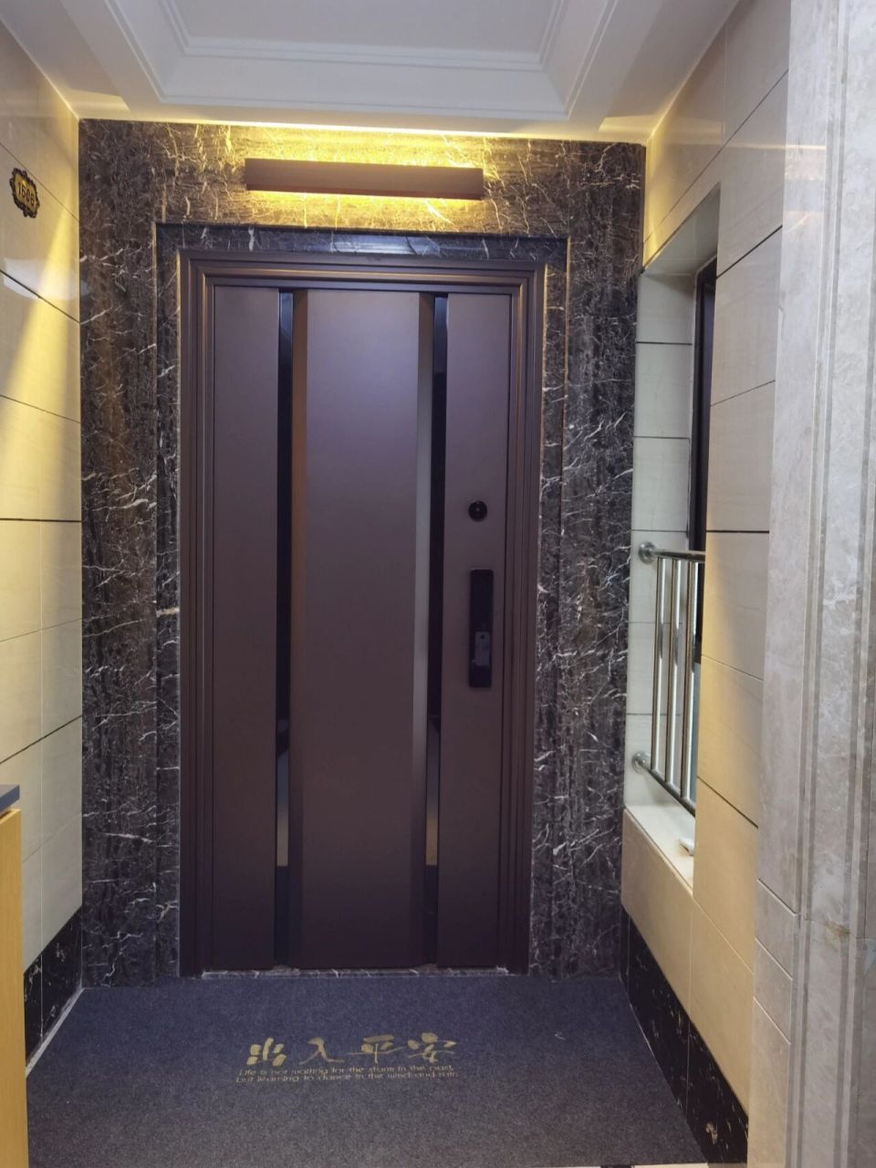 入户门设计|看看我家的入户门 我们这边的入户大门口一定会用大理石做