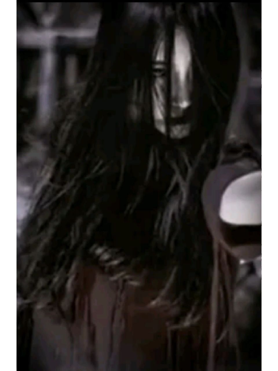 笔仙是我见过最温柔的鬼了. 笔仙长得很漂亮,但前世被迫冥婚